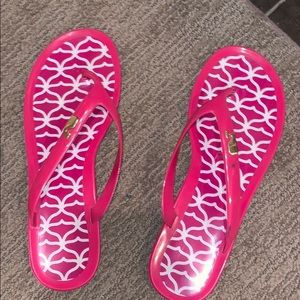 vineyard vine pink rubber flip flops